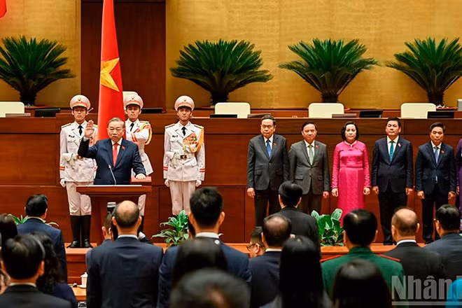 Tổng Bí thư Tô Lâm tuyên thệ nhậm chức Chủ tịch nước. (Ảnh: Báo Nhân Dân)