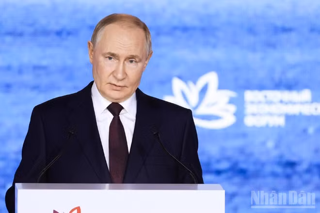 Tổng thống Nga Vladimir Putin phát biểu tại Phiên toàn thể Diễn đàn Kinh tế phương Đông 2025.