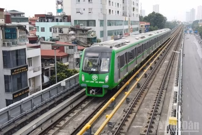 Trong 9 ngày Tết vừa qua, Hà Nội Metro vận hành an toàn tuyệt đối 3.333 lượt tàu chở khách, sản lượng hành khách đạt hơn 243 nghìn lượt, tăng hơn 32% so với dịp Tết năm 2025.