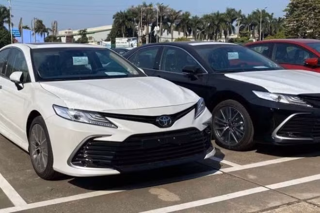 Gần 7.600 xe Toyota, Lexus được triệu hồi cập nhật phần mềm màn hình táp lô.