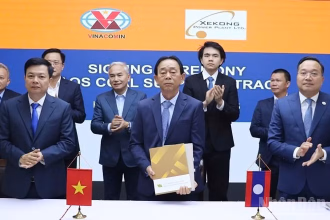 Công ty cổ phần Xuất nhập khẩu than và Công ty cổ phần Kinh doanh than miền bắc ký hợp đồng mua bán than với Công ty Năng lượng Xekong (Tập đoàn Phonesack (Lào).