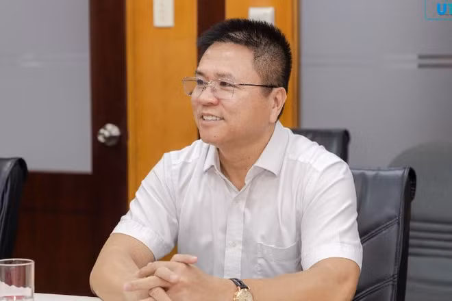 Chân dung Phó Giáo sư, Tiến sĩ Nguyễn Xuân Phương, Hiệu trưởng Trường đại học Giao thông vận tải Thành phố Hồ Chí Minh.