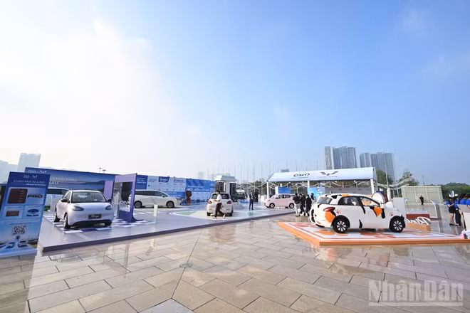 TMT Group cùng Wuling ra mắt dải sản phẩm ô-tô điện mới, kiến tạo giải pháp di chuyển xanh. (Ảnh: TRUNG DŨNG)