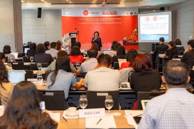 Đại diện Hiệp hội Lương thực thực phẩm Thành phố Hồ Chí Minh chia sẻ tại chương trình. 