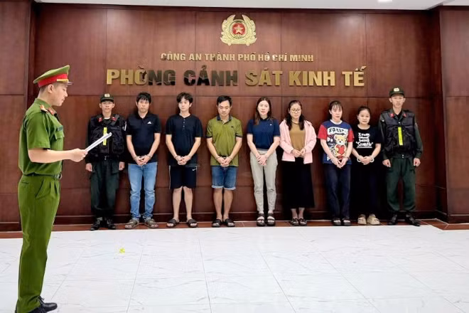 Các đối tượng tại cơ quan chức năng. (Ảnh: Công an cung cấp)