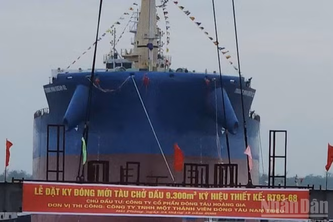 Nam Triệu hạ thủy thành công tàu hàng trọng tải 65.000DWT số 2 mang tên Trường Minh 02 cho Công ty cổ phần Công nghiệp tàu thủy Đông Bắc.