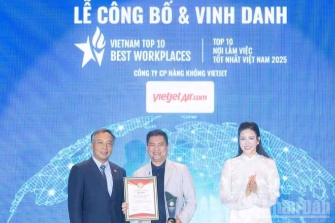 Vietjet được vinh danh top 10 Nơi làm việc tốt nhất Việt Nam 2025, đồng thời góp mặt trong top 50 Nhà tuyển dụng ưa thích nhất và top 500 Nhà tuyển dụng hàng đầu Việt Nam 2025.