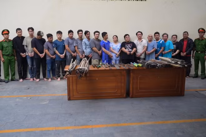 Các đối tượng tại cơ quan chức năng. 