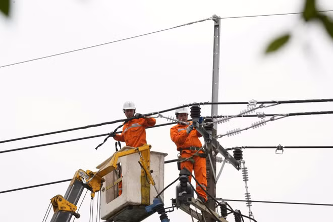 EVNHCMC yêu cầu các đơn vị trực thuộc không thực hiện các thao tác trên lưới điện làm mất điện của khách hàng trong thời gian nghỉ lễ. (Ảnh: EVNHCMC)