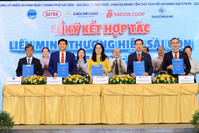 Liên minh thương hiệu Sài Gòn, trong đó có SATRA, ký kết hợp tác đồng hành cùng phát triển Thành phố Hồ Chí Minh. (Ảnh: SATRA)