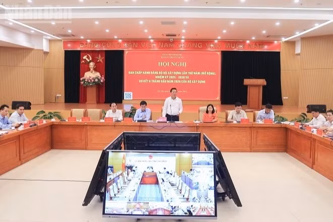 Hội nghị sơ kết nhiệm vụ 6 tháng ngành xây dựng.
