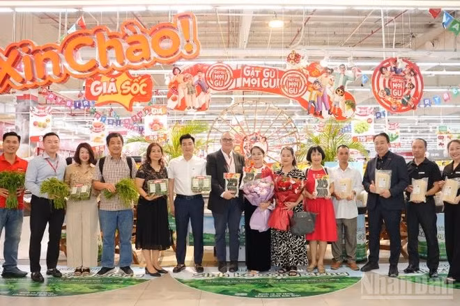 Tập đoàn Central Retail Việt Nam tiếp tục ra mắt 5 dự án Sinh kế cộng đồng được triển khai tại 5 hợp tác xã trong năm 2026.