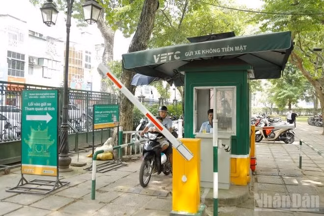 Từ ngày 1/7/2026, Hà Nội chính thức áp dụng thanh toán điện tử không dừng tại 100% bãi đỗ xe và điểm trông giữ ô-tô được cấp phép trên địa bàn.