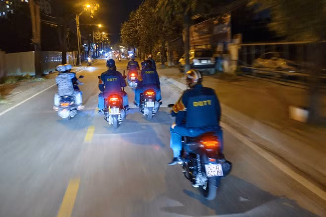 Lực lượng chức năng phường Hiệp Bình tuần tra bảo đảm an ninh trật tự trên địa bàn. (Ảnh: CTV)