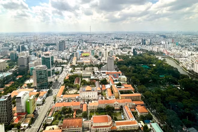 Thành phố Hồ Chí Minh vừa công bố 63 địa phương thuộc phạm vi vùng cấm bay. (Ảnh: QUANG QUÝ)
