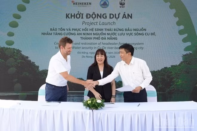 Tại Đà Nẵng, Bộ Nông nghiệp và Môi trường phối hợp Tổ chức Quốc tế về bảo tồn thiên nhiên tại Việt Nam (WWF-Việt Nam) và Heineken Việt Nam đã chính thức công bố mở rộng toàn quốc chương trình bảo tồn nguồn nước. (Ảnh: LÊ NGUYỄN)