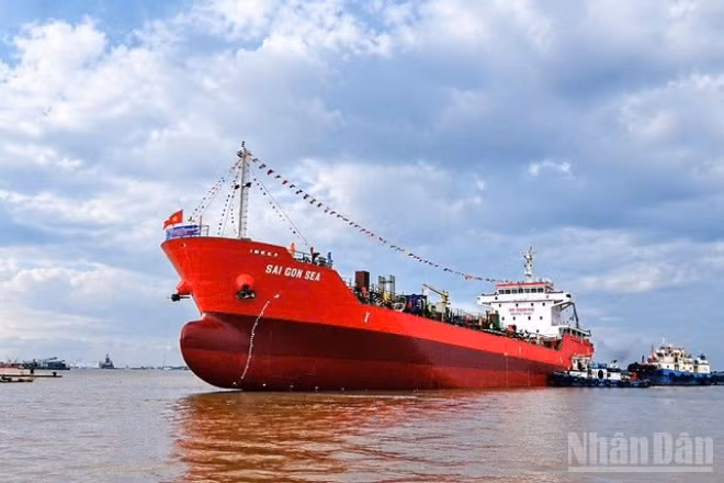 Tàu chở dầu SAI GON SEA 9.000 m3 được Công ty Saigon Shipmarin hạ thuỷ thành công. (Ảnh: HỒNG TRÂM).