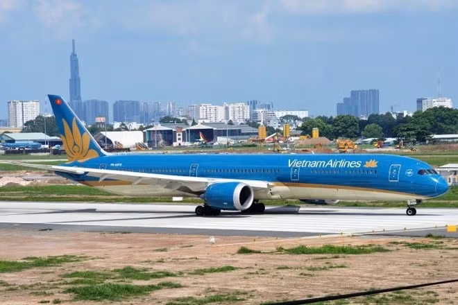 Hãng hàng không Vietnam Airlines điều chỉnh lịch các chuyến bay giữa Việt Nam và Indonesia trong ngày 7/9 do ảnh hưởng của tro bụi núi lửa Krakatau. (Ảnh: Phong Ngọc)