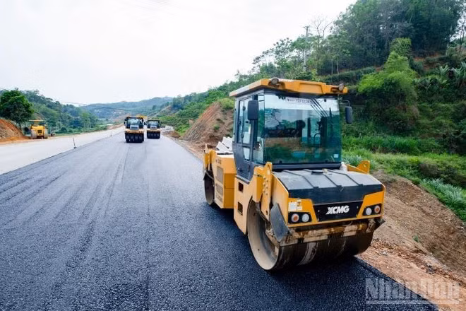 Đến nay, cả nước đã đưa vào khai thác, thông xe kỹ thuật 3.803km đường cao tốc; trong đó gồm 3.345km tuyến chính.