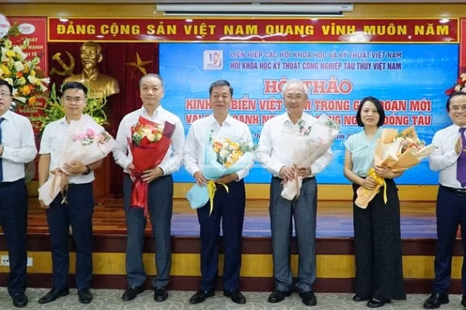 Các chuyên gia, diễn giả tại hội thảo kinh tế biển.