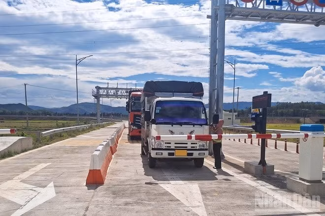 Công ty Trách nhiệm hữu hạn Thu phí tự động VETC (VETC), thành viên liên danh vận hành, trực tiếp triển khai tại 4 dự án thành phần đường cao tốc bắc-nam. (Ảnh: VŨ HUYỀN)