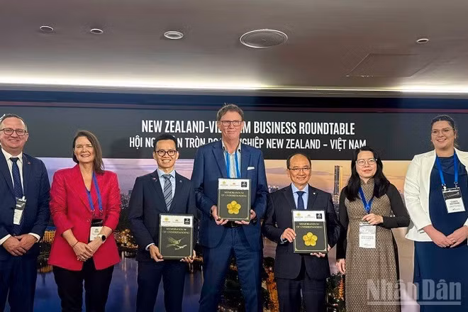 Vietnam Airlines "bắt tay" Saigontourist và Distinction Hotels Group thúc đẩy du lịch Việt Nam và New Zealand. (Ảnh: TUẤN PHONG)