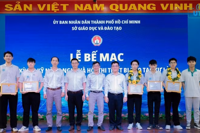 Các cán bộ, giảng viên, sinh viên tại kỳ thi Kỹ năng nghề Thành phố Hồ Chí Minh năm 2025. (Ảnh: UTH)