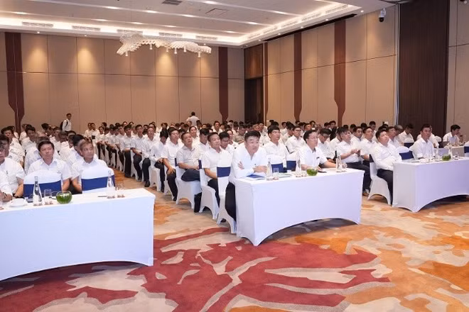 Toàn cảnh hội nghị. 