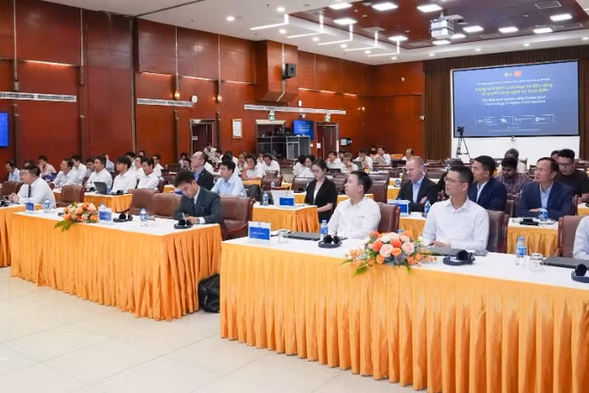 Toàn cảnh phiên làm việc. 
