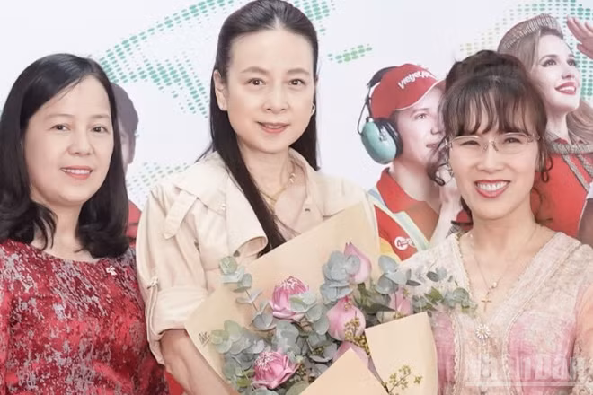 Vietjet và Muang Thai ký thỏa thuận hợp tác chiến lược nhằm thúc đẩy các hoạt động hợp tác kinh doanh và thể thao, văn hóa, phát triển cộng đồng giữa Việt Nam, Thái Lan và khu vực.