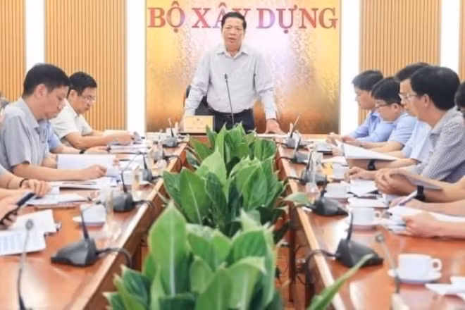 Bộ trưởng Xây dựng Trần Hồng Minh yêu cầu các đơn vị chức năng khẩn trương hoàn thiện thủ tục, phấn đấu đầu năm 2027 khởi công các dự án đầu tiên và hoàn thành toàn bộ việc mở rộng vào cuối năm 2030.