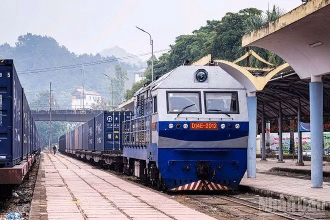 Năm 2026, Tổng công ty Đường sắt Việt Nam định hướng vận tải liên vận quốc tế là một trong ba mũi nhọn phát triển vận tải, đặt mục tiêu tăng trưởng sản lượng hơn 20% so với năm 2025.