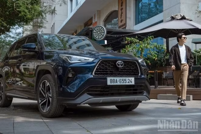 Trong tháng 5/2026, Yaris Cross vươn lên dẫn đầu doanh số của TMV với 1.430 xe bán ra, tiếp tục khẳng định sức hút trong phân khúc SUV đô thị nhờ thiết kế hiện đại, khả năng vận hành linh hoạt và nhiều công nghệ an toàn tiên tiến.