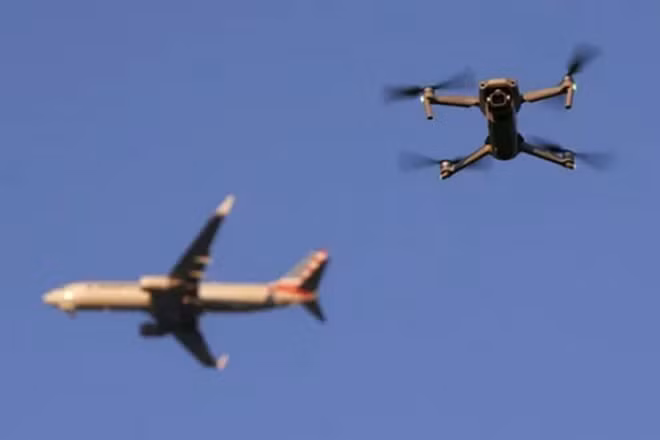 Trưa hôm nay 6/6, một thiết bị UAV bất ngờ xuất hiện gần khu vực Cảng Hàng không quốc tế Nội Bài khiến nhiều chuyến bay bị ảnh hưởng. (Ảnh minh hoạ).