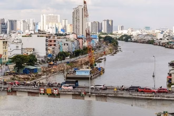 Thành phố Hồ Chí Minh đang triển khai nhiều dự án hạ tầng để hướng đến nâng cao chất lượng sống người dân. (Ảnh: QUANG QUÝ)