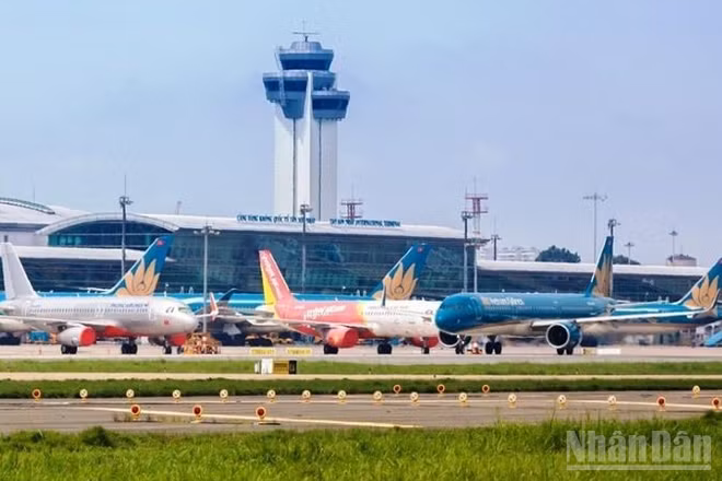 Cục Hàng không Việt Nam yêu cầu các đơn vị liên quan xây dựng và triển khai phương án hỗ trợ hành khách bị ảnh hưởng do thay đổi lịch bay, hủy chuyến hoặc điều chỉnh đường bay.