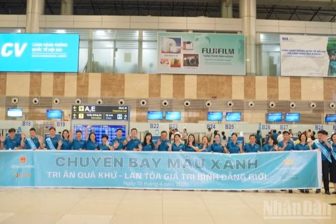 Vietnam Airlines phối hợp Bộ Quốc phòng thực hiện hành trình đặc biệt mang tên "Chuyến bay màu xanh - Tri ân quá khứ, lan tỏa giá trị bình đẳng giới”.