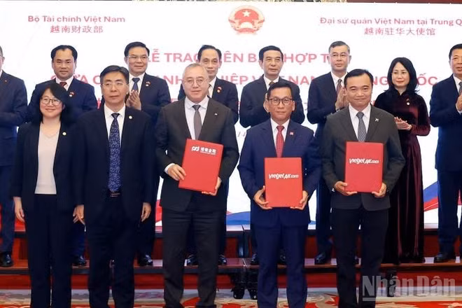  Vietjet và SPDB Financial Leasing trao thỏa thuận tài trợ thuê mua tàu bay Comac.