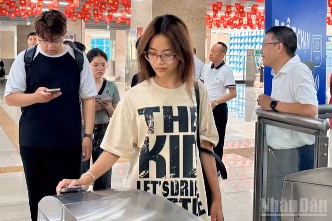 Hà Nội Metro tiếp tục triển khai giai đoạn II giải pháp định danh, xác thực điện tử và nhận diện sinh trắc học trên tuyến đường sắt đô thị số 2A, Cát Linh-Hà Đông.