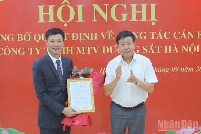 Ủy ban nhân dân thành phố Hà Nội công bố quyết định bổ nhiệm ông Lê Bằng An làm Tổng Giám đốc Công ty Trách nhiệm hữu hạn một thành viên Đường sắt đô thị Hà Nội.