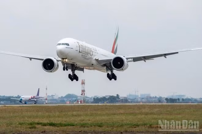 Do xung đột Trung Đông, một số hãng hàng không khai thác đường bay giữa Việt Nam và Trung Đông như Qatar Airways (QR), Etihad Airways (EY) và Emirates (EK) tiếp tục phải điều chỉnh kế hoạch khai thác.
