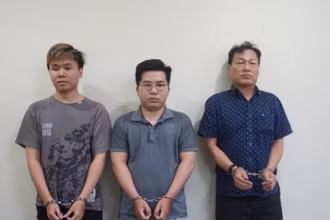 Các đối tượng từ trái qua: Nguyễn Hoàng Tân, Nguyễn Đức Minh, Lê Văn Cần. (Ảnh: Công an cung cấp)