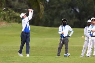 Các vận động viên thi đấu tại giải Golf “Tôi yêu Việt Nam”. (Ảnh: TẤN THẠNH)