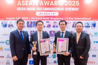 Ban Lãnh đạo C.P. Việt Nam tại buổi lễ trao giải.