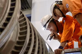 Sáng kiến “Nghiên cứu, thiết kế và gia công chế tạo giá đỡ bàn dao tiện để gia công seal fins hơi rotor HIP Nhà máy điện Vĩnh Tân 2” của Công ty EPS đạt chứng nhận cấp tổng công ty đợt 1 năm 2025.
