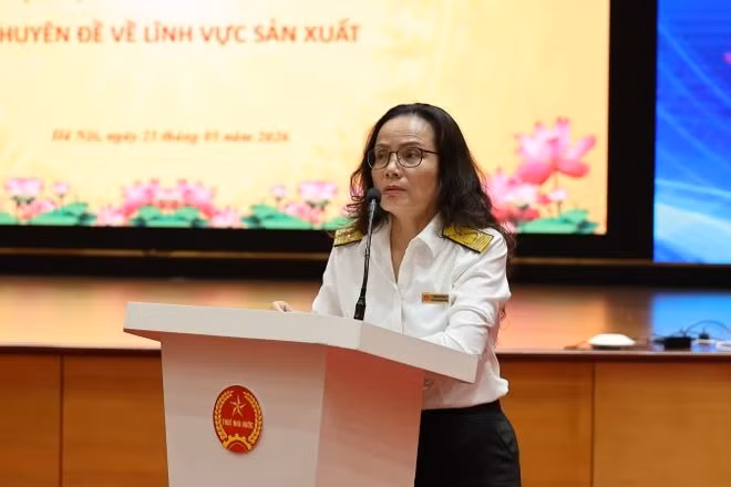 Phó Ban Kiểm tra Tô Kim Phượng phát biểu khai mạc lớp bồi dưỡng.