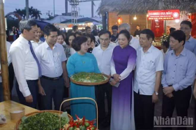 Lễ hội văn hóa ẩm thực Vũ Thư (tỉnh Hưng Yên) đem đến trải nghiệm thú vị cho người dân và du khách.