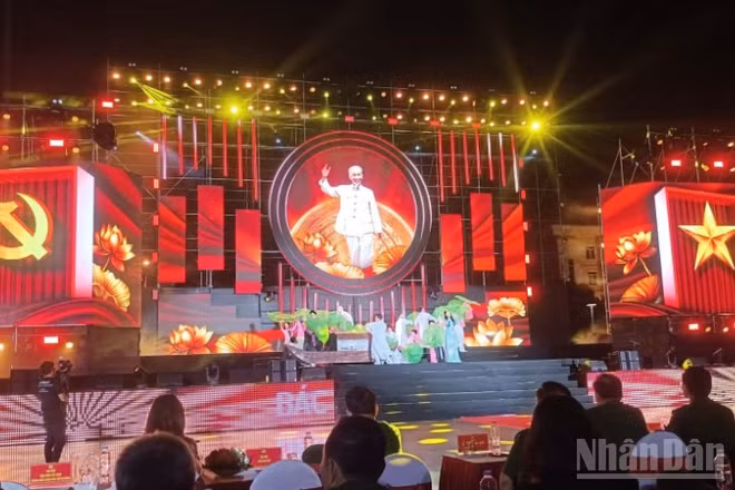 Chương trình nghệ thuật được đầu tư kỹ lưỡng, bài bản, mang đậm bản sắc văn hóa dân tộc.