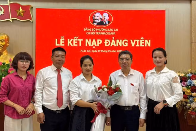 Lễ kết nạp đảng viên tại Chi bộ Công ty Traphaco Sapa tại phường Lào Cai, tỉnh Lào Cai, tháng 5/2026.