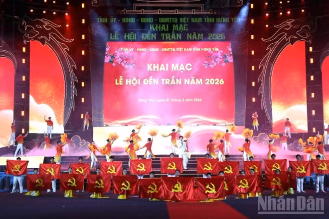 Chương trình khai mạc lễ hội đền Trần được đầu tư dàn dựng công phu, chuyên nghiệp và mang đậm bản sắc dân tộc.